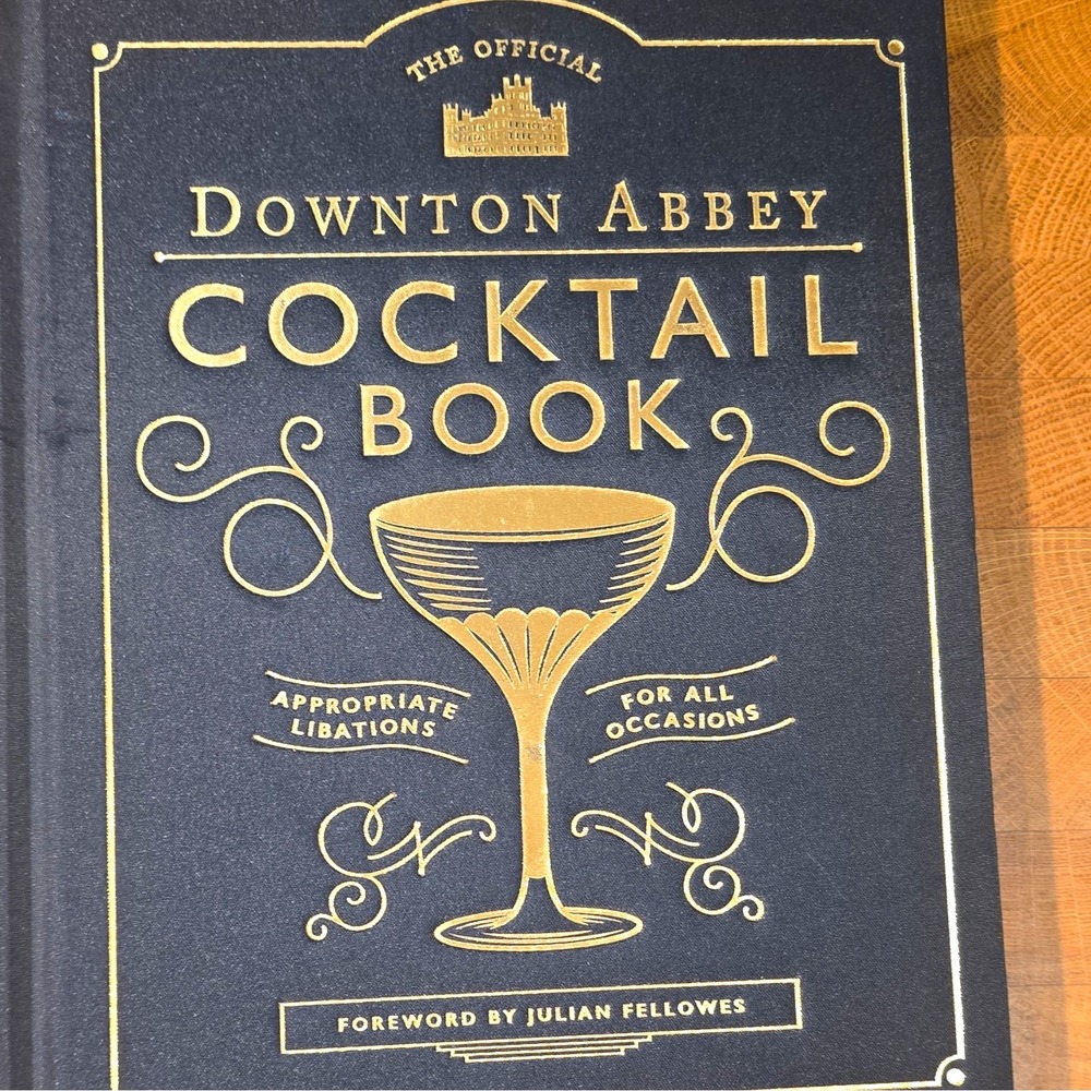 Official Downton Abbey Cocktail Book Hardcover, Foreword Julian Fellowes ISBN